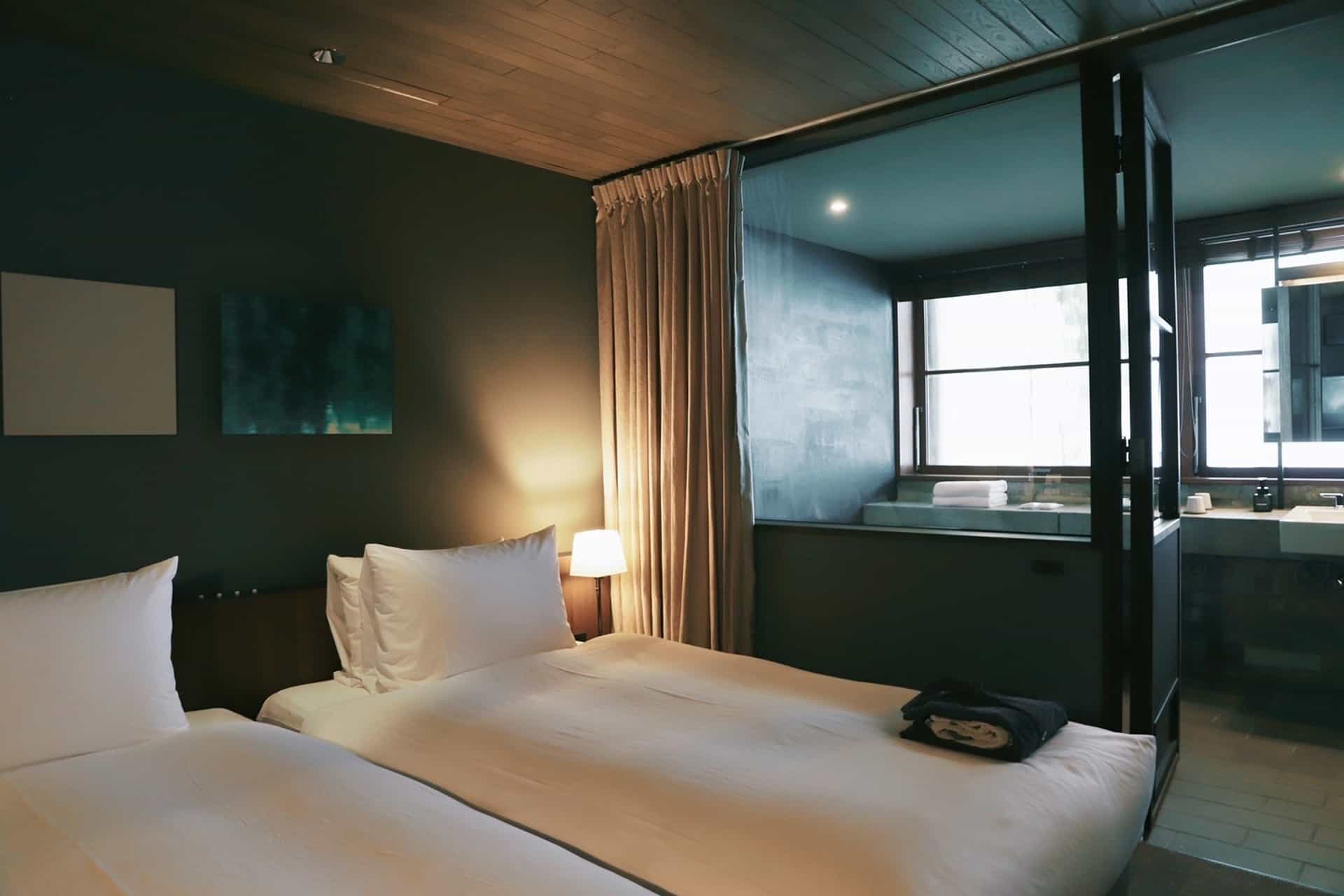 Rest in a superior twin room at Hotel Cycle